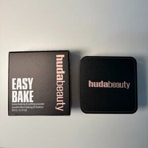 HUDA BEAUTY  Easy Bake Blurring Loose Baking & Setting Powder - Cupcake
